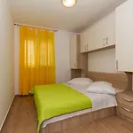 16249b Apartment *